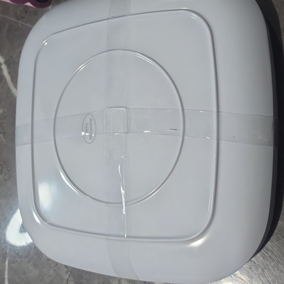 HELLO KITTY VALENTINES MELAMINE 4 SETS OF PLATES NWT - Picture 2 of 2